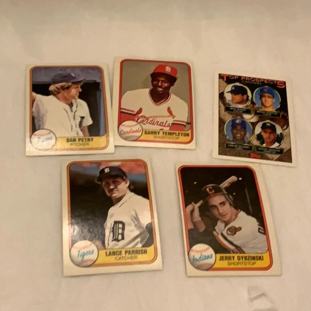 Bundle of Baseball Cards Lot 170